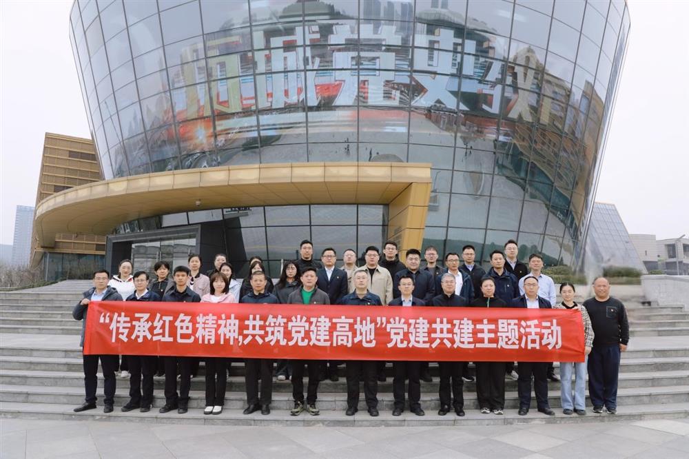 市國(guó)資委黨建與統(tǒng)戰(zhàn)工作處、宣傳與群團(tuán)工作處與產(chǎn)發(fā)集團(tuán)聯(lián)合開展“黨建共建”志愿植樹活動(dòng)